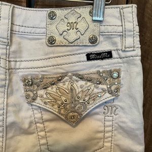Miss Me Size 28 White Capri stretchy jeans